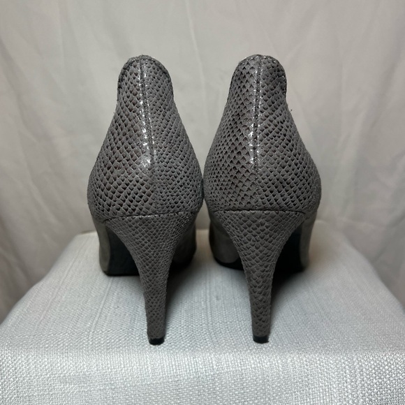 Versona Gray/Snakeskin Heels - Stiletto - Size 8 - Picture 4 of 6